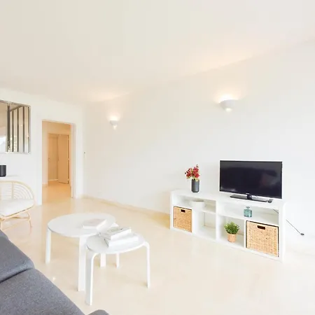 公寓 Renovated 2-br Walking To