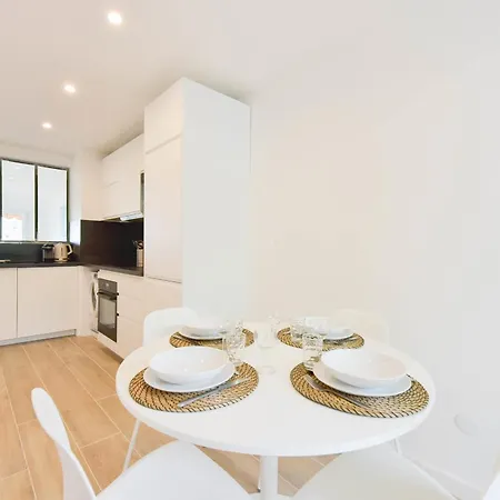 Renovated 2-br Walking To 公寓 瓦洛里
