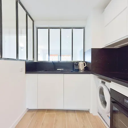 Апартаменты Renovated 2-br Walking To Валлорис