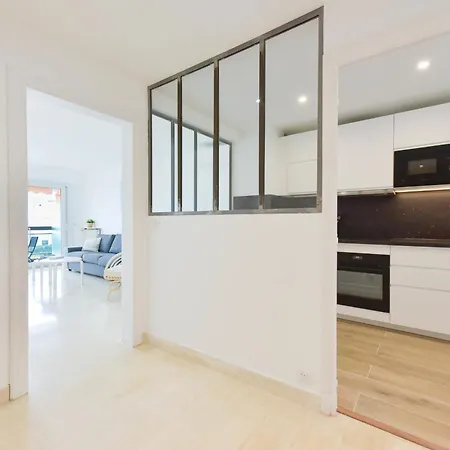 Renovated 2-br Walking To 公寓