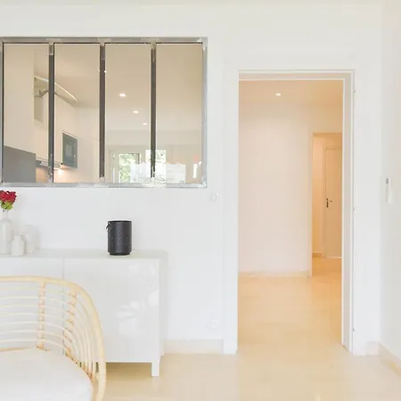 Renovated 2-br Walking To 公寓 *