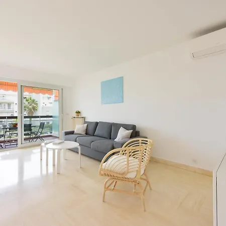 Renovated 2-br Walking To Апартаменты *