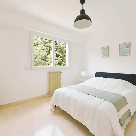 Renovated 2-br Walking To *